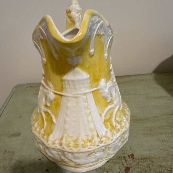 Yellow & White  - Jousting Scene Pitcher Signed MP - Picture 2 of 9